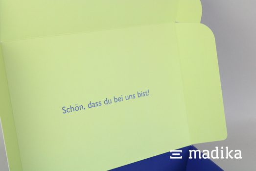 Lassen Sie den Deckel Ihrer gekrempelten Klappschachtel bedrucken, um Ihren Kunden einen Gruß aus der Schachtel zu senden. Deckel einer gekrempelten Klappschachtel
